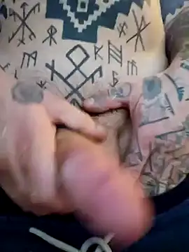 Snapshot of TattooedDick92 chatting on 01/07/25, 06:35 TattooedDick92 online show from 01/07/25, 06:35