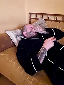 Snapshot of TattooedDick92 chatting on 01/02/25, 08:28 TattooedDick92 online show from 01/02/25, 08:28