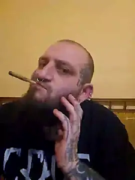 Snapshot of TattooedDick92 chatting on 01/04/25, 01:53 TattooedDick92 online show from 01/04/25, 01:53