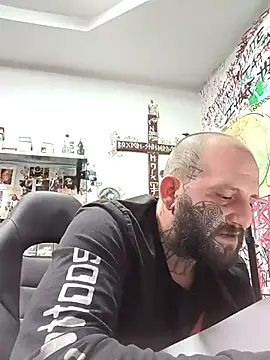 Snapshot of TattooedDick92 chatting on 12/20/25, 08:55 TattooedDick92 online show from 12/20/25, 08:55