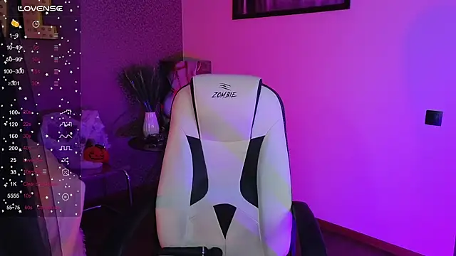 Snapshot of Lilumytrend chatting on 10/30/25, 12:14 Lilumytrend online show from 10/30/25, 12:14