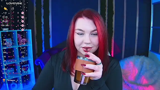 Snapshot of Lilumytrend chatting on 11/25/25, 12:05 Lilumytrend online show from 11/25/25, 12:05