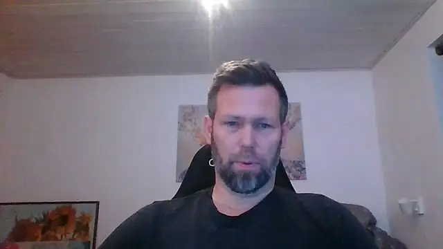 Snapshot of Gotta1 chatting on 12/14/25, 08:47 Gotta1 online show from 12/14/25, 08:47