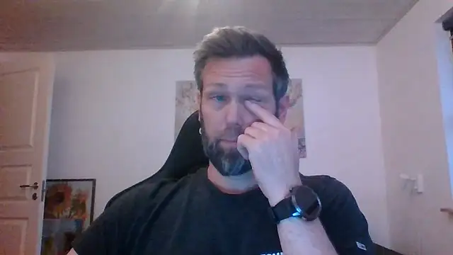 Snapshot of Gotta1 chatting on 10/27/25, 04:08 Gotta1 online show from 10/27/25, 04:08