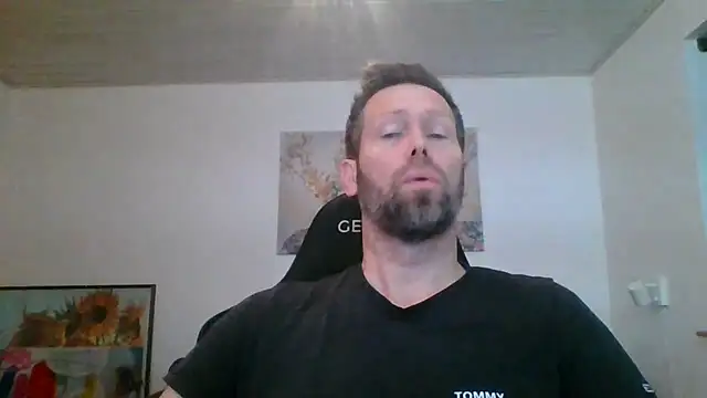 Snapshot of Gotta1 chatting on 12/17/25, 08:08 Gotta1 online show from 12/17/25, 08:08