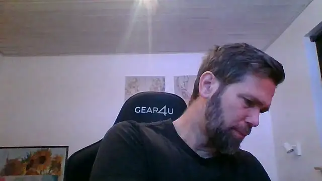 Snapshot of Gotta1 chatting on 11/25/25, 03:34 Gotta1 online show from 11/25/25, 03:34