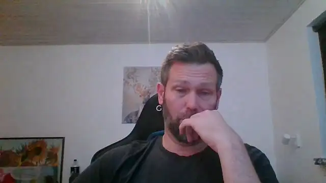 Snapshot of Gotta1 chatting on 12/20/25, 09:50 Gotta1 online show from 12/20/25, 09:50