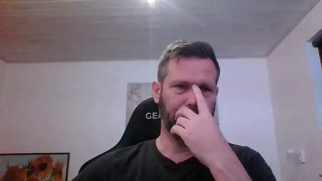 Snapshot of Gotta1 chatting on 12/03/25, 02:16 Gotta1 online show from 12/03/25, 02:16