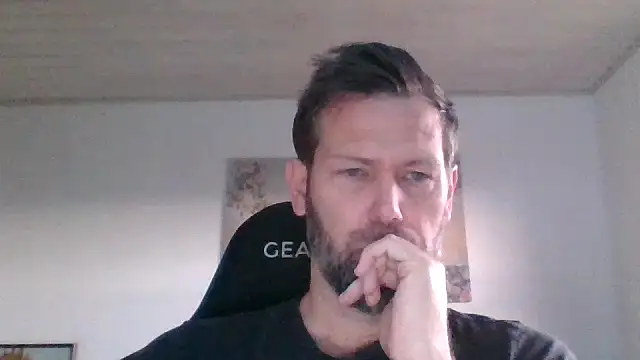 Snapshot of Gotta1 chatting on 11/23/25, 08:02 Gotta1 online show from 11/23/25, 08:02