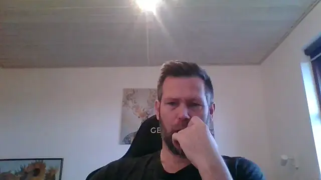 Snapshot of Gotta1 chatting on 12/18/25, 11:47 Gotta1 online show from 12/18/25, 11:47