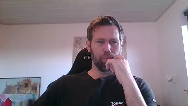 Snapshot of Gotta1 chatting on 11/26/25, 02:06 Gotta1 online show from 11/26/25, 02:06