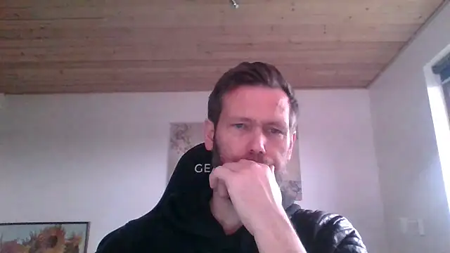 Snapshot of Gotta1 chatting on 01/17/25, 12:42 Gotta1 online show from 01/17/25, 12:42