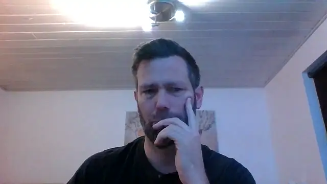 Snapshot of Gotta1 chatting on 12/22/25, 06:24 Gotta1 online show from 12/22/25, 06:24