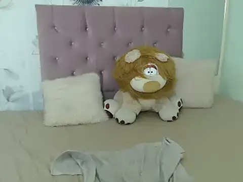 Snapshot of Saloo_uwu chatting on 02/18/25, 06:15 Saloo uwu online show from 02/18/25, 06:15