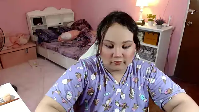 GiannaLopezSmith online show from 11/18/25, 03:48