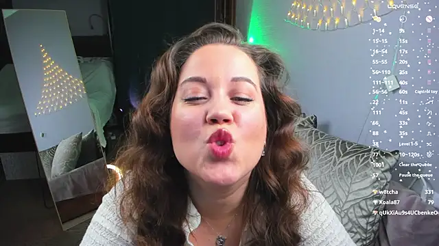 Snapshot of MissBecca chatting on 11/14/25, 04:27 MissBecca online show from 11/14/25, 04:27