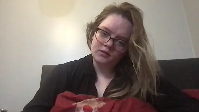 honeyyy24 online show from 12/04/25, 03:44