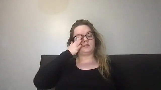 honeyyy24 online show from 10/23/25, 08:29