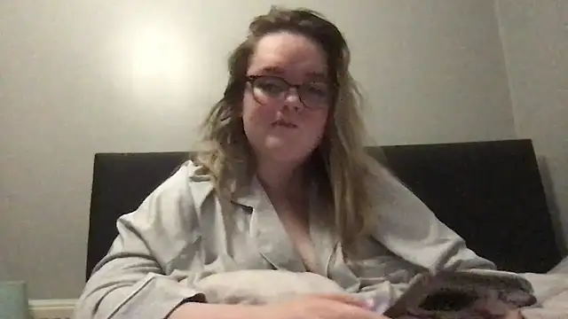 honeyyy24 online show from 09/20/25, 11:54