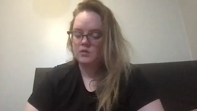 honeyyy24 online show from 12/14/25, 05:18