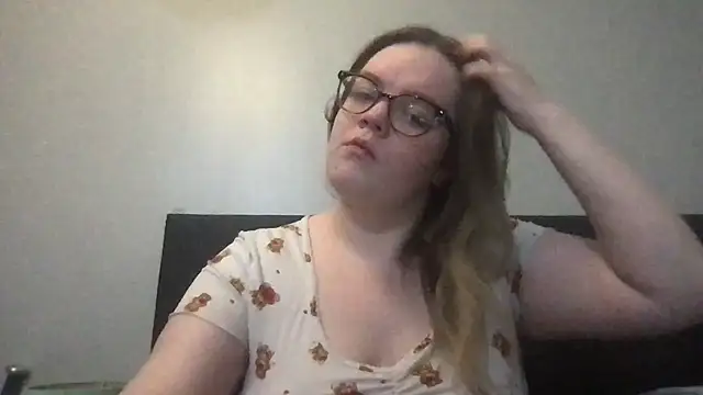 honeyyy24 online show from 10/26/25, 06:19