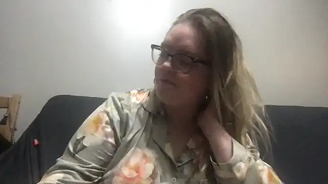 honeyyy24 online show from 11/19/25, 10:32