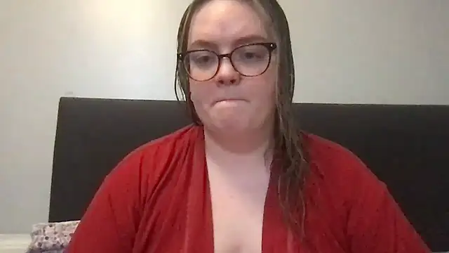 honeyyy24 online show from 04/16/26, 08:42