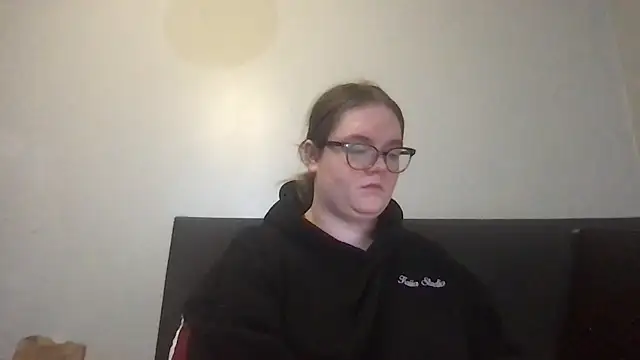 honeyyy24 online show from 11/20/25, 12:39