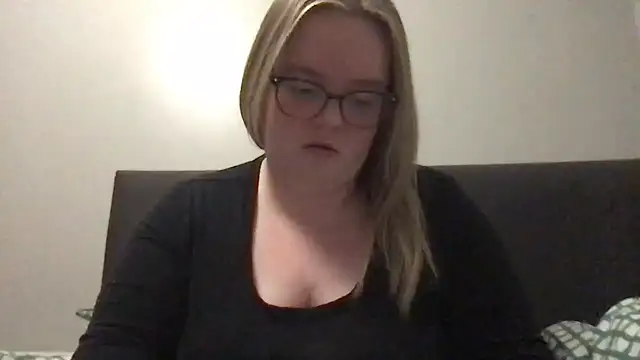 honeyyy24 online show from 02/27/26, 10:53