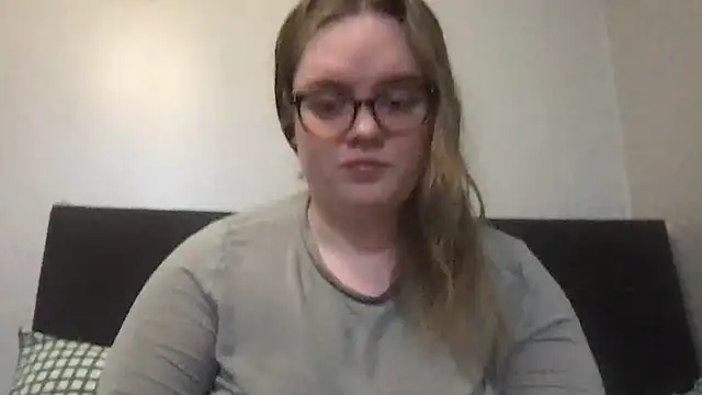 honeyyy24 online show from 04/12/26, 03:15