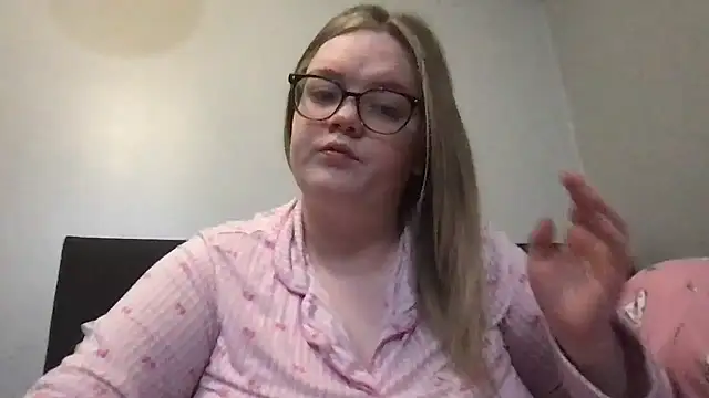 honeyyy24 online show from 02/02/26, 09:03