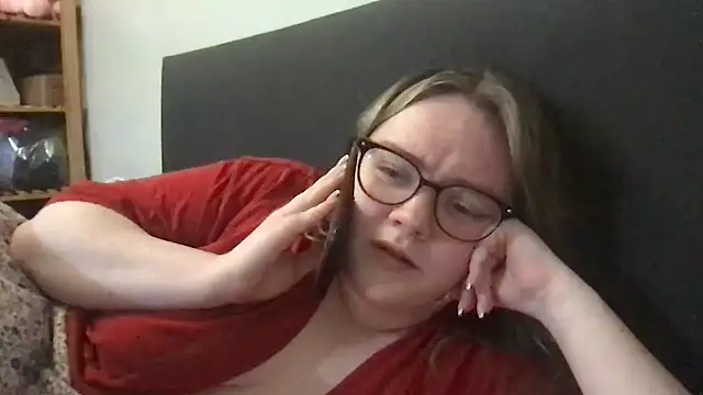 honeyyy24 online show from 04/16/26, 09:39