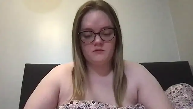 honeyyy24 online show from 01/07/26, 08:47