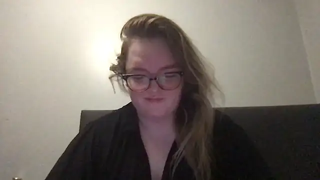 honeyyy24 online show from 11/01/25, 12:43