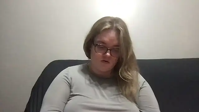 honeyyy24 online show from 03/24/26, 11:05