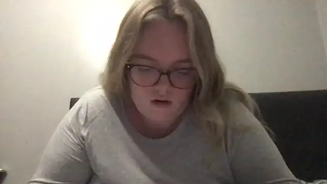 honeyyy24 online show from 03/01/26, 11:05