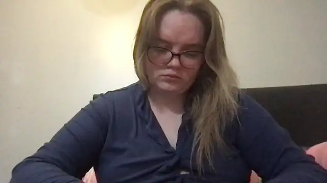 honeyyy24 online show from 10/17/25, 10:33