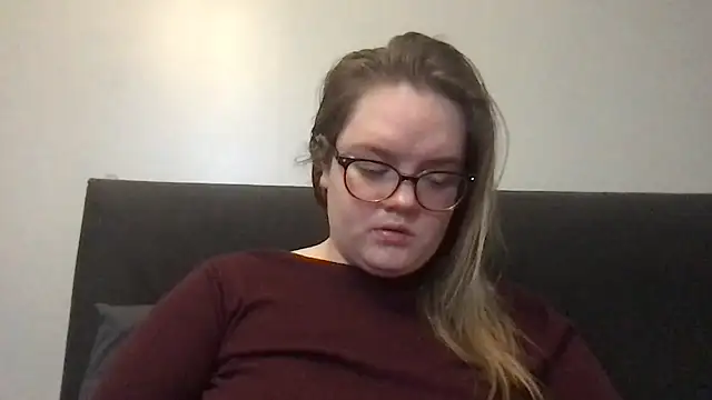 honeyyy24 online show from 11/09/25, 03:49