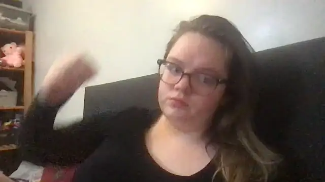 honeyyy24 online show from 12/15/25, 09:20