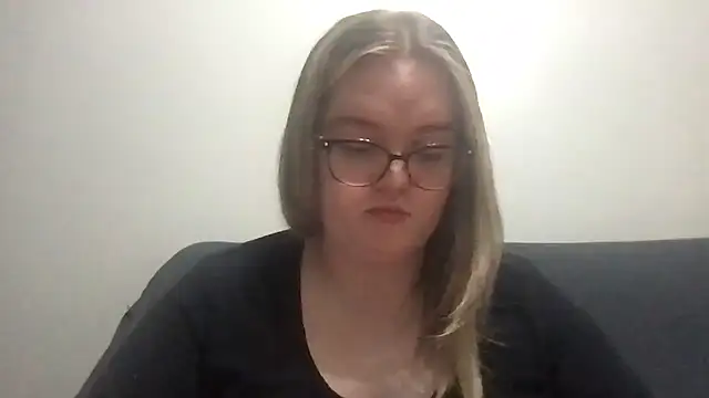 honeyyy24 online show from 04/07/26, 09:38