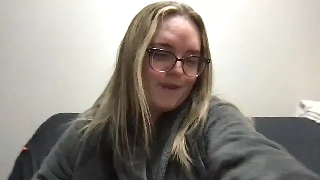 honeyyy24 online show from 03/18/26, 10:21