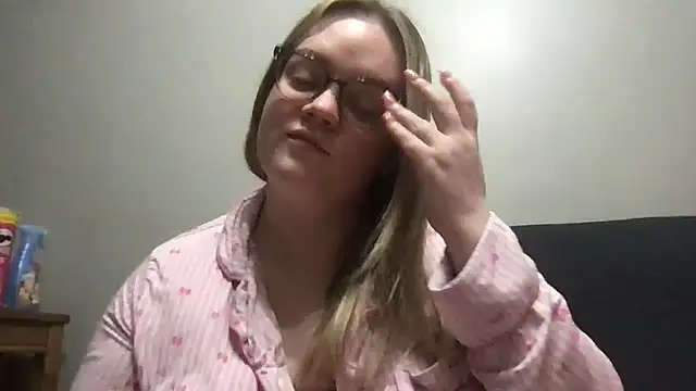 honeyyy24 online show from 03/23/26, 08:08