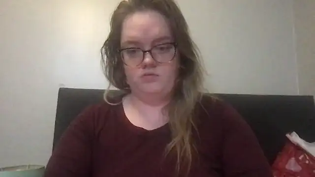 honeyyy24 online show from 10/29/25, 09:36