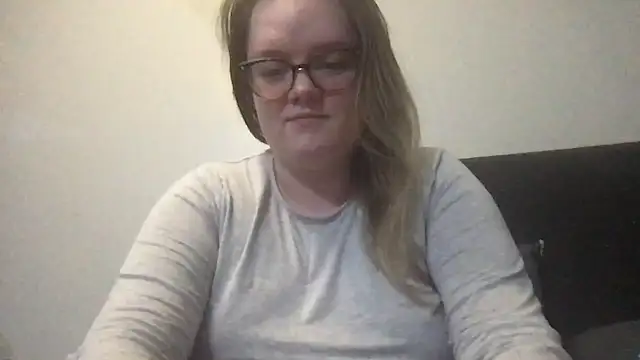 honeyyy24 online show from 10/20/25, 06:41