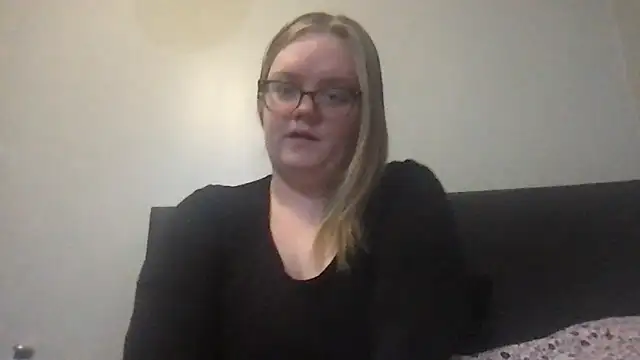 honeyyy24 online show from 01/31/26, 07:12