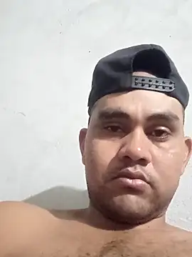 Snapshot of travieso2893 chatting on 10/17/25, 03:32 travieso2893 online show from 10/17/25, 03:32