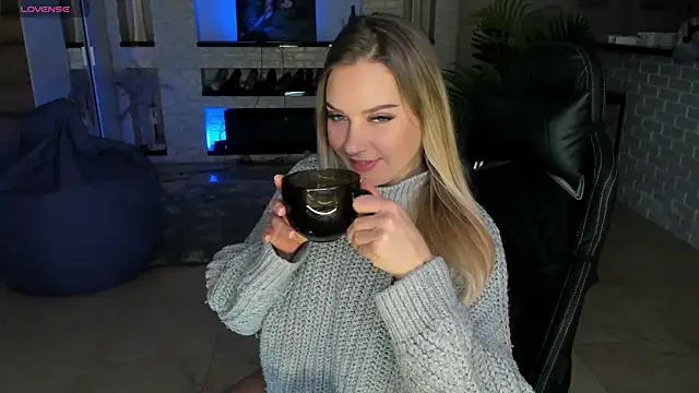 Snapshot of KittiLiza chatting on 02/21/25, 10:26 KittiLiza online show from 02/21/25, 10:26
