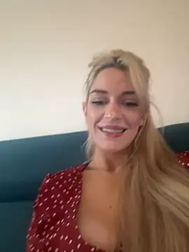 Snapshot of Lolitaxlola chatting on 03/17/25, 10:06 Lolitaxlola online show from 03/17/25, 10:06