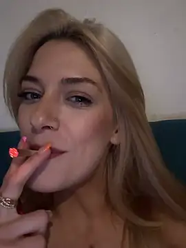 Snapshot of Lolitaxlola chatting on 03/17/25, 10:19 Lolitaxlola online show from 03/17/25, 10:19