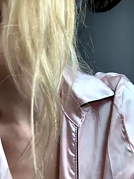 Snapshot of Lolitaxlola chatting on 11/16/25, 01:43 Lolitaxlola online show from 11/16/25, 01:43